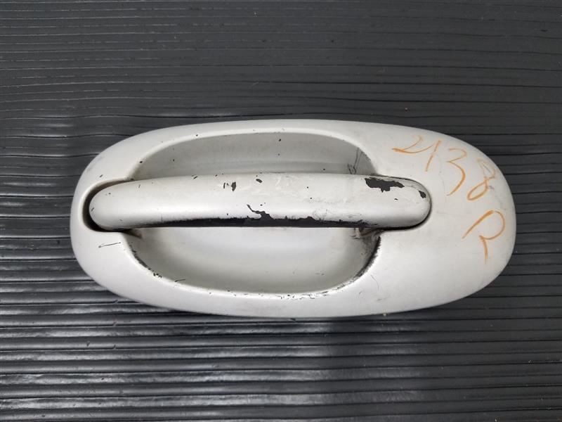 2000 Chrysler Town & Country Right Door Handle Silver (PS2) OEM 04717402