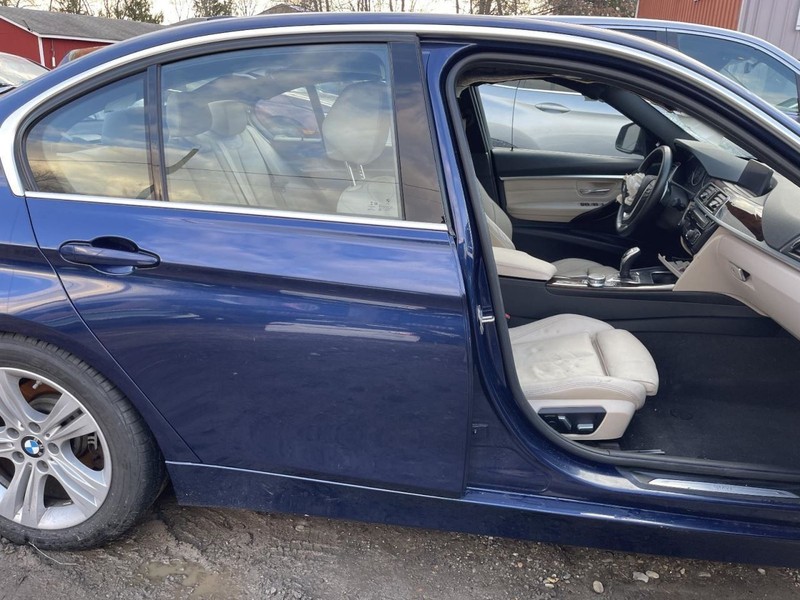 2017-2018 BMW 330i RIGHT ROCKER W/POST BLUE PC:C10 2.0L AT AWD 122K xDRIVE 63823