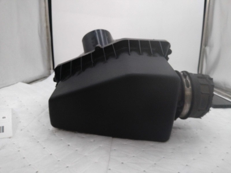 2019 Jeep Cherokee Air Cleaner Assembly OEM 3.2L 134K Miles White