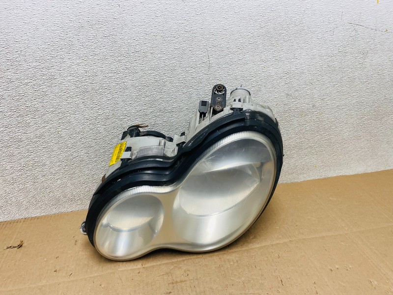 2005 to 2007 Mercedes-Benz C-Class Left Driver LH Side Headlight OEM Y2738 DW