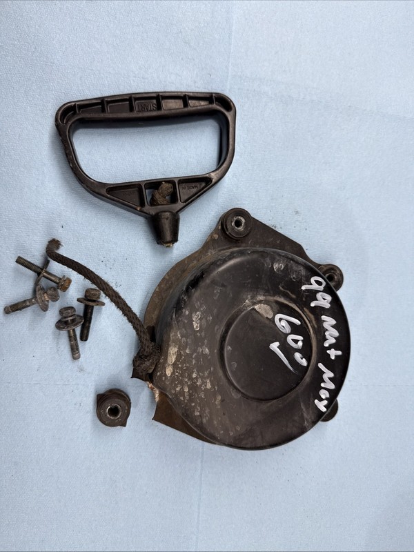 1999 Yamaha Moutain Max 600 Snowmobile Motor Starter Recoil Damaged