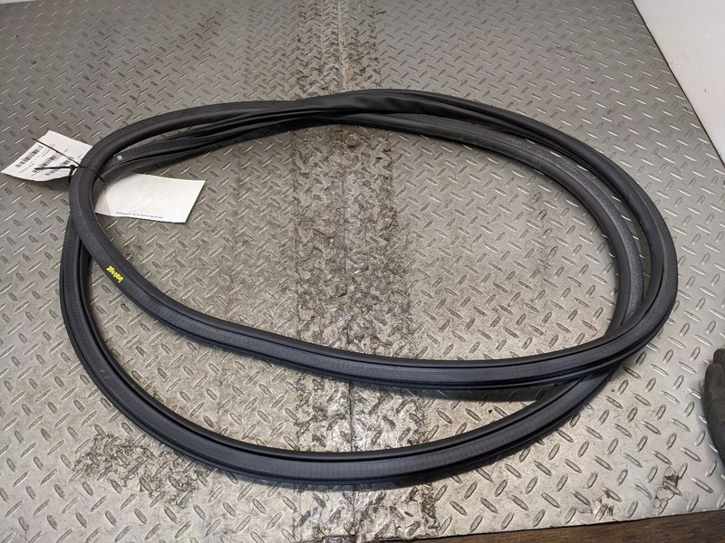 2020-2025 SIERRA SILVERADO FRONT DOOR WEATHERSTRIPPING LH RH 19-25 1187758