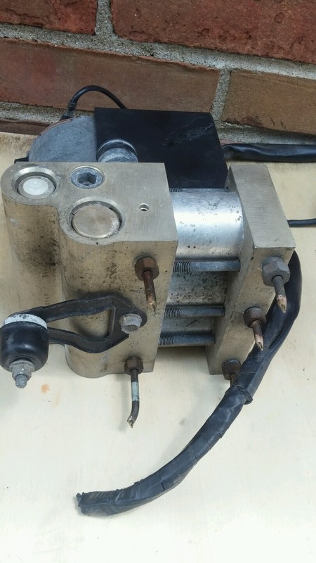 Volvo ABS OEM PUMP Volvo ANTI-LOCK BRAKE ASSEMBLY940