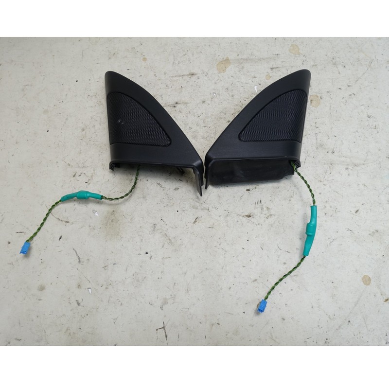 2008-2013 BMW E82 E88 1-Series Front A-Pillar HiFi Tweeter Pair Housings OEM