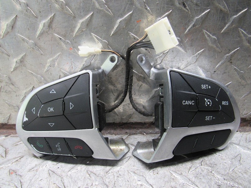 15 CHRYSLER 200 STEERING WHEEL LEFT RIGHT RADIO CRUISE CONTROL SWITCH P68245351A