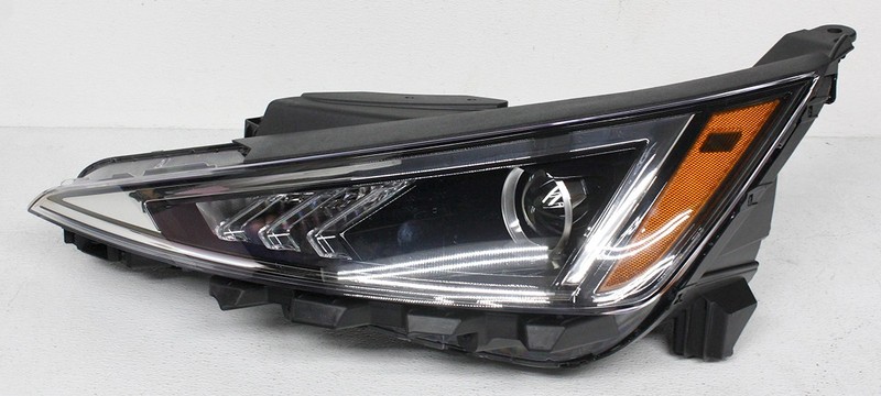 OEM Left Driver Side Halogen Headlamp For Hyundai Elantra Sedan (Korea) 92101-F2