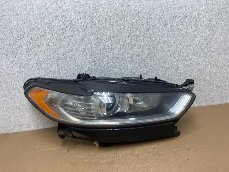 2013 to 2016 Ford Fusion Right Passenger Rh Side Headlight AB6177 DW