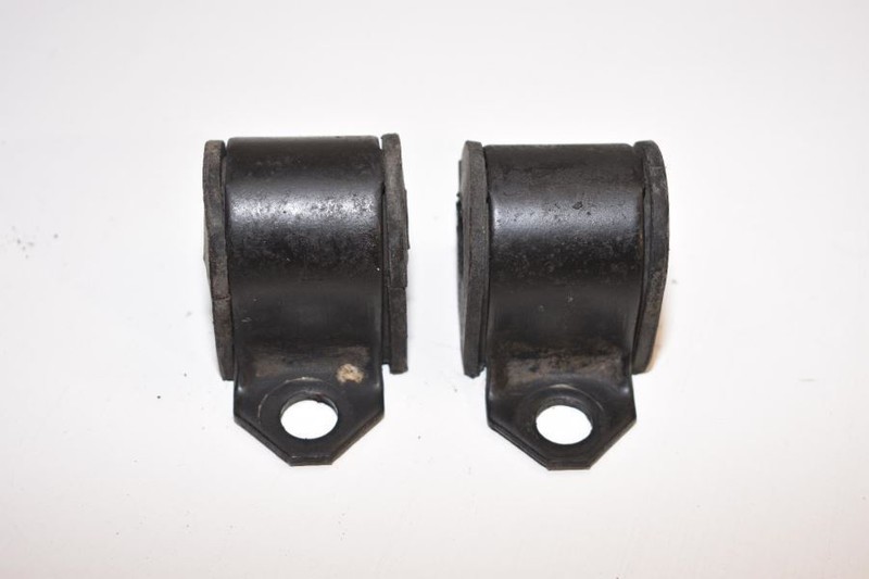 1991-1996 NISSAN 300ZX VG30D Z32 NON TURBO REAR STABILIZER SWAY BAR MOUNTS LH RH
