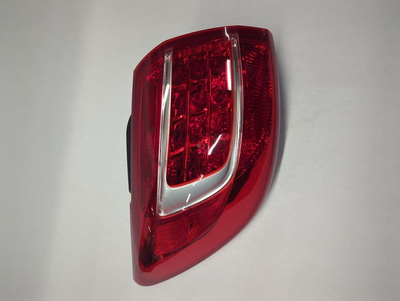 10-'13 KIA SPORTAGE Left driver outer Taillight OEM Grade A!