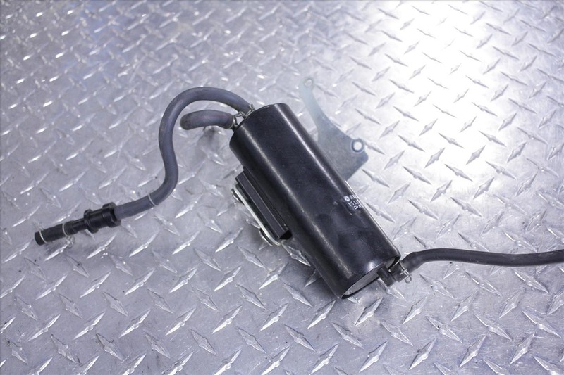 00 YAMAHA YZF 600 R EVAP CAN CANNISTER EMISSIONS W/HOSE MOUNT BRACKET YZF600 *