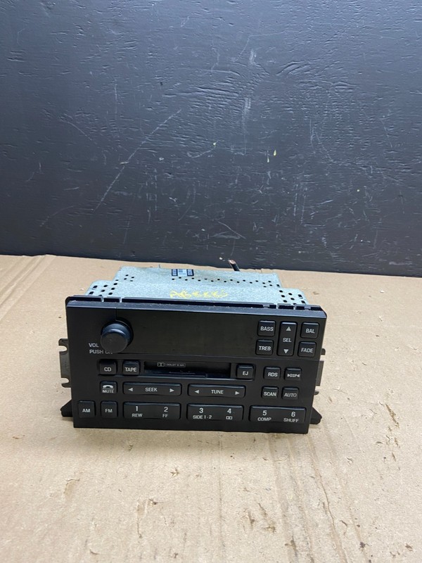 1999-2002 Lincoln Continental Factory Cassette Player Radio OEM ab8886 DG