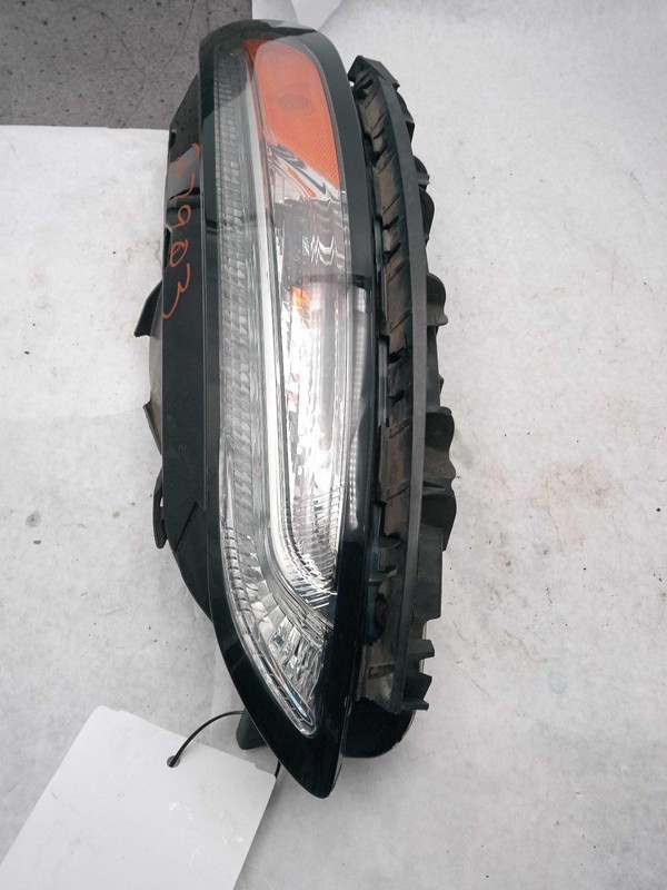 2014-2018 Jeep Cherokee Left Headlight Assembly White 699237 Used 70K Miles