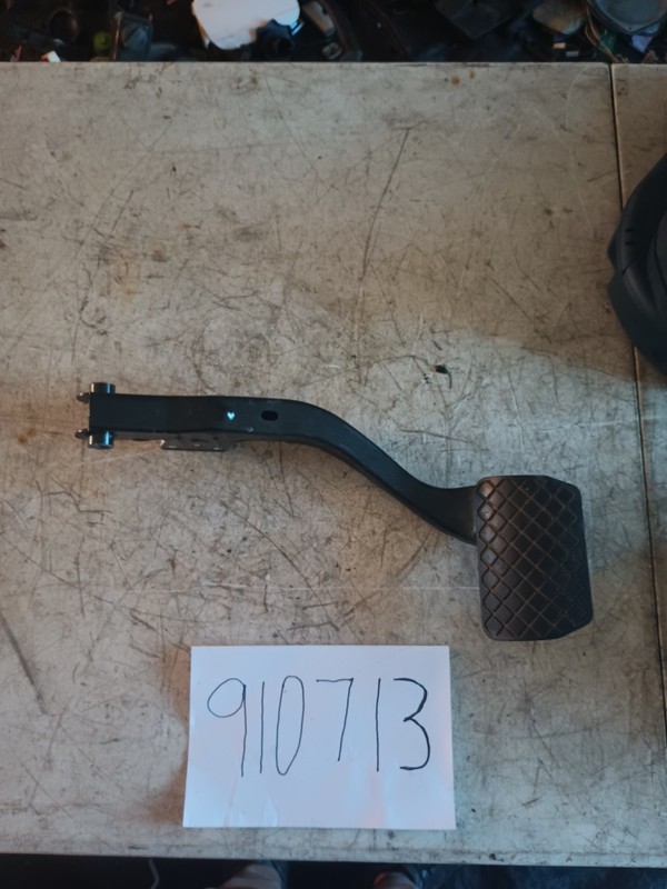 2005-2009 AUDI A4 BRAKE PEDAL ASSEMBLY 8E1723140 OEM .