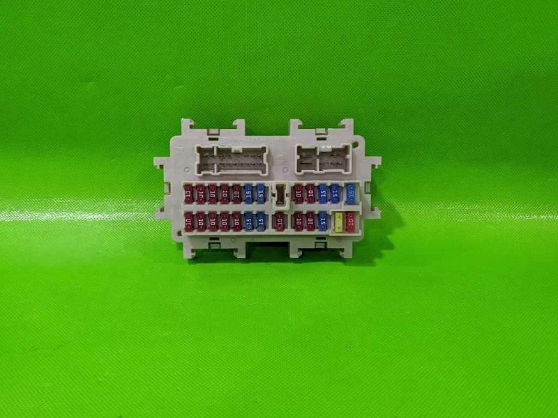 04 05 06 TITAN INTERIOR CABIN FUSE RELAY BOX OEM 4095-8
