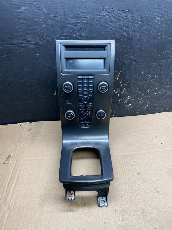 2006-2013 Volvo C70 Center Console Radio Control Panel Bezel OEM Z0008 DG