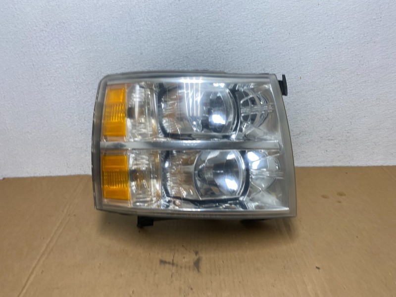 2007 to 2014 Chevrolet Silverado Right Passenger RH Side Headlight Oem AD2658 DW