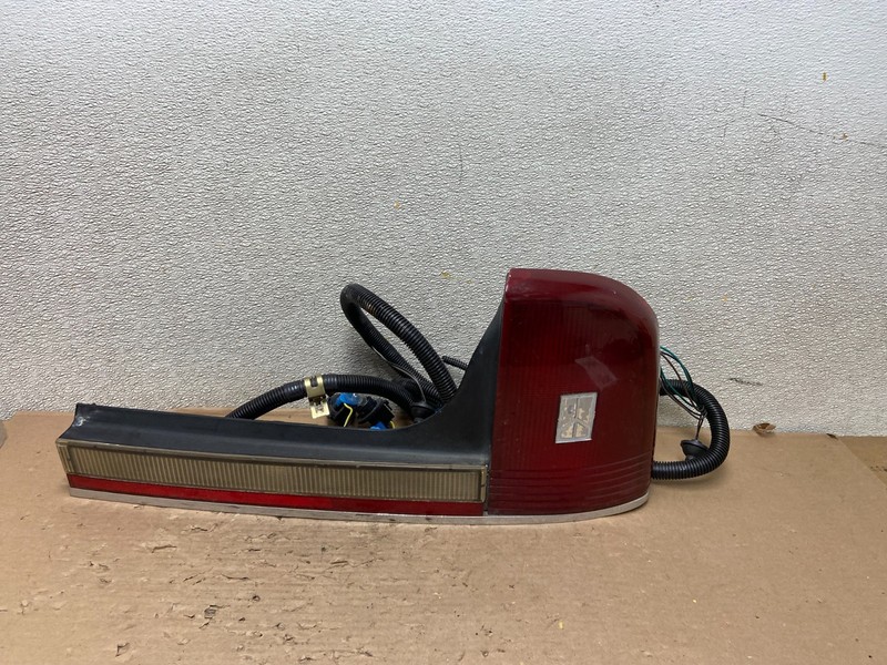 1988-1991 Oldsmobile Cutlass Right Passenger RH Side Tail Light AB0922 DG