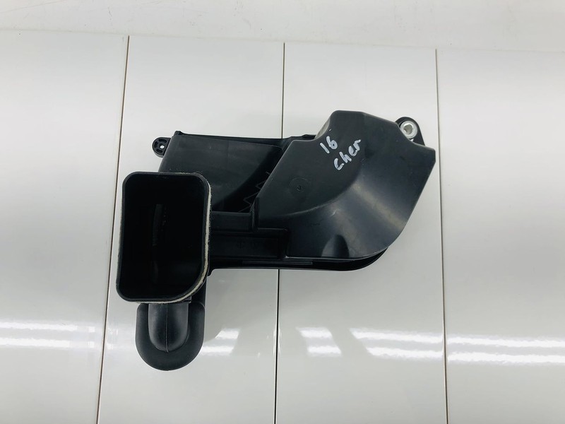 14-18 JEEP CHEROKEE 2.4L L4 GAS ENGINE MOTOR AIR INTAKE CLEANER TUBE DUCT OEM