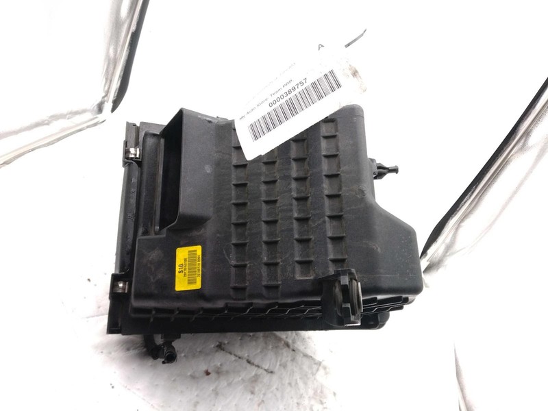 Used Air Cleaner Assembly fits: 2016 Kia SedonaGrade A