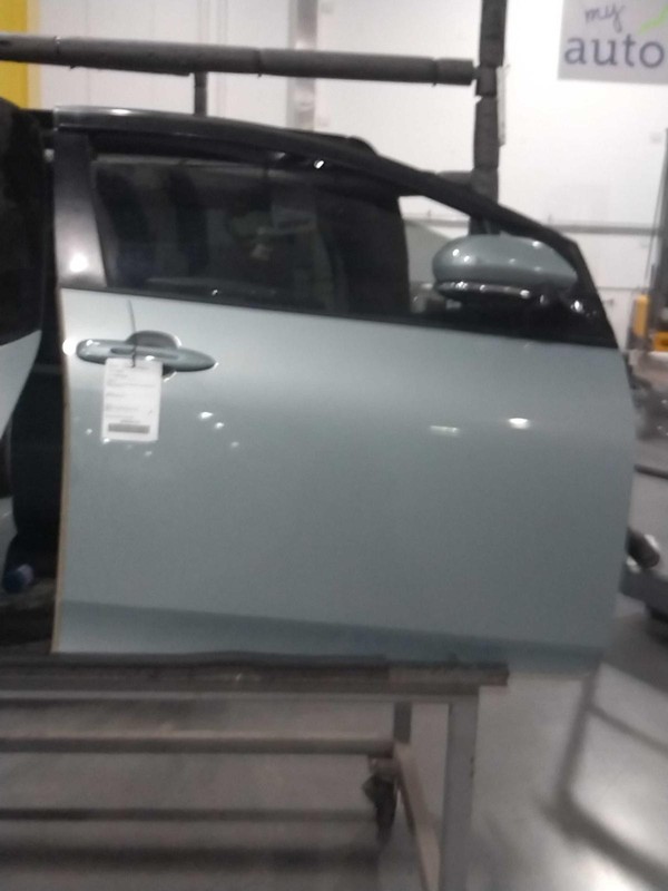 2017 Toyota Prius Front Right Door Blue 523815 Used 4DR HTBK 202K Miles