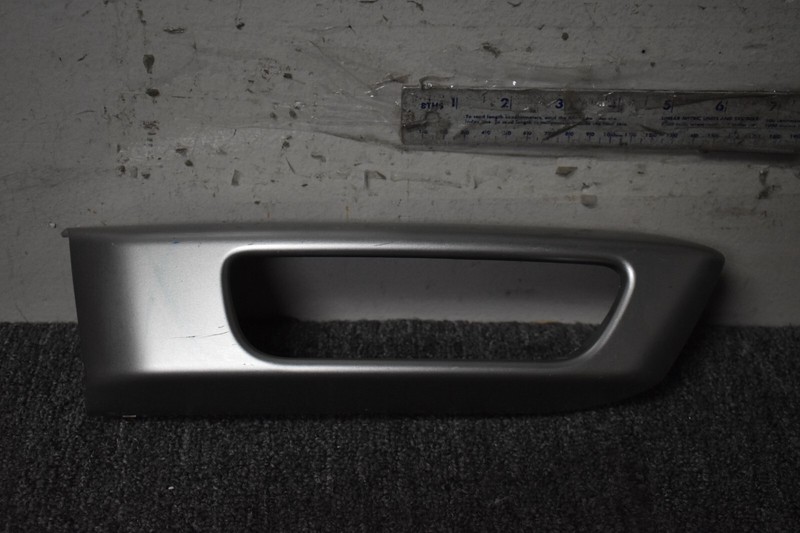 RANGE ROVER SPORT L494 RIGHT SIDE FRONT BUMPER FOG LIGHT BEZEL RIGHT FACTORY OEM
