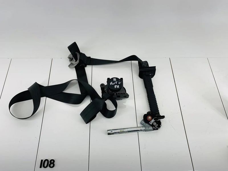 14-18 KIA FORTE FRONT RIGHT PASSENGER SIDE SEAT BELT TENSIONER OEM