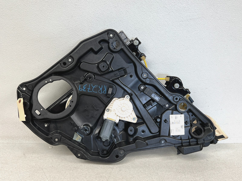 ⭐14-19 MERCEDES CLA250 REAR RIGHT PASS DOOR WINDOW REGULATOR MOTOR OEM LOT2739