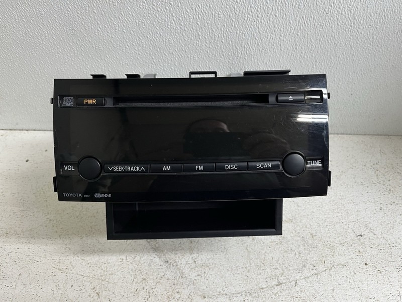 2004-2006 Toyota Prius ID 51807 NON-CASSETTE Radio Stereo CD Disc Player AMFM
