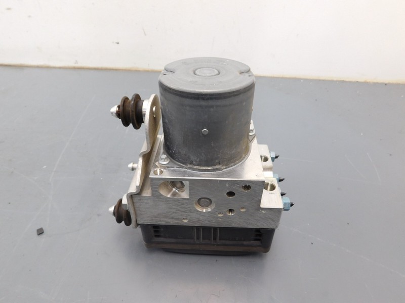 2018 17 18 19 20 Audi R8 V10 Plus ABS Brake Pump Module #2429 Y1