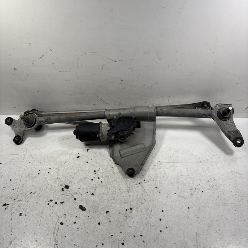 05-08 Honda Pilot Front Windshield Wiper Linkage & Motor Assembly OEM