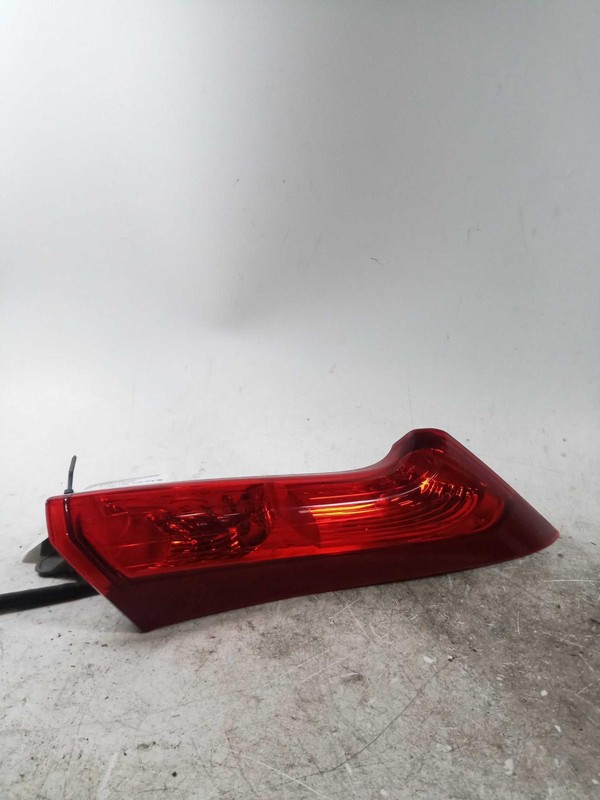 Used Right Upper Tail Light Assembly fits: 2016 Honda Cr-v upper Right Upper Gra