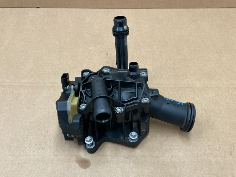 17 18 19 BMW G30 540i B58 Engine Motor Thermostat Coolant Module 3.0L 1649 OEM