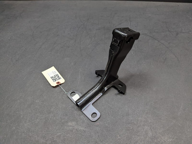 Rear Center Seat Back Hinge 2019 Jeep Renegade 68256536AA 2015 - 2020 2021 2022