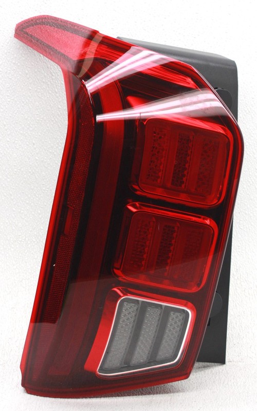 OEM Left Driver Side LED Tail Lamp For Hyundai Palisade 92401-S8110 Lens Chipped
