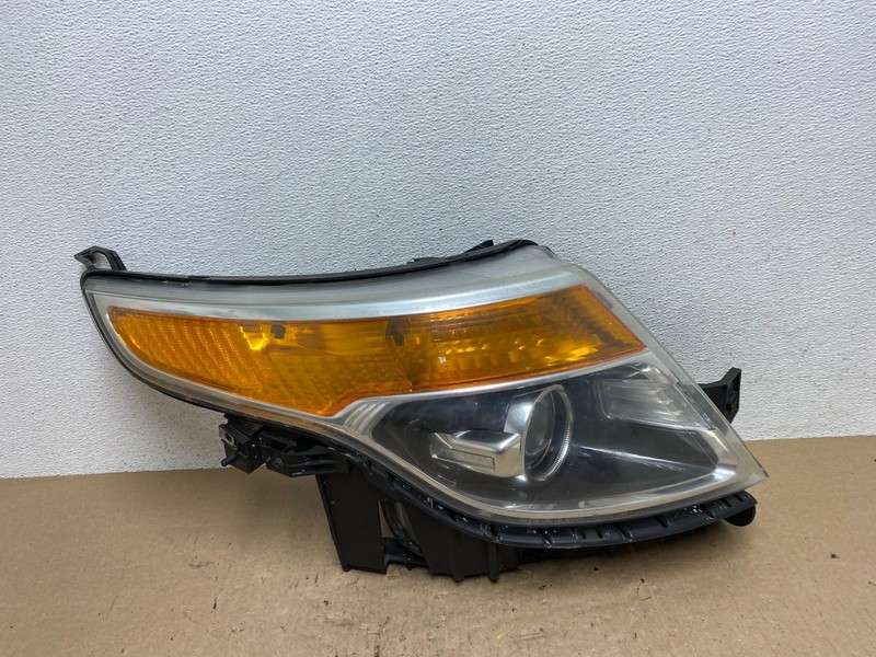 2011 to 2015 Ford Explorer Right Passenger Halogen Headlight Oem AE6572 DW