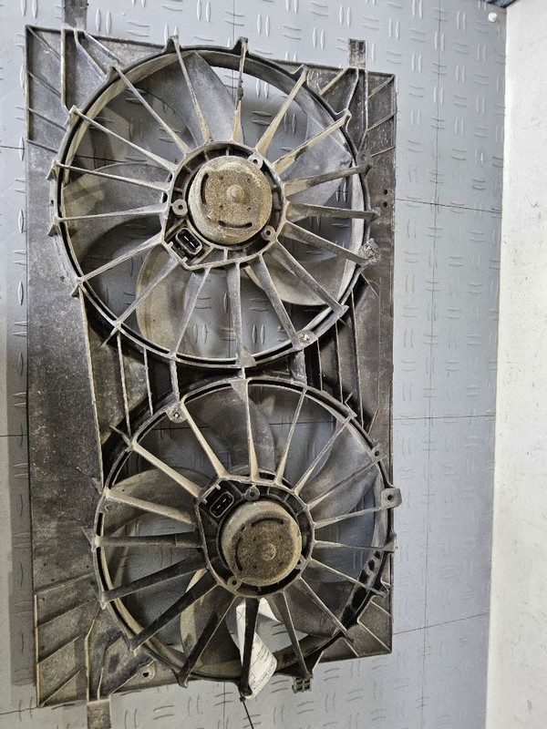 2011-2014 Chrysler 200 Radiator Fan Motor Fan Assembly 2.4L
