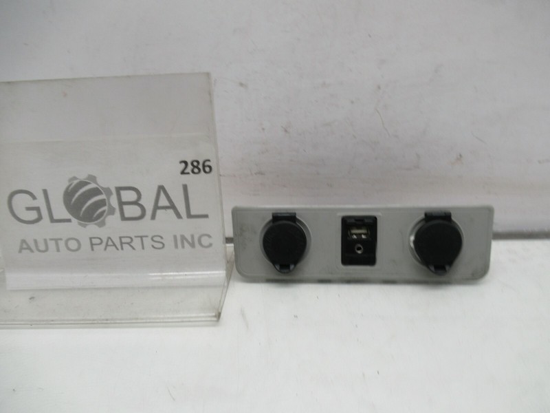 13-15 TOYOTA AVALON CENTER CONSOLE USB AUX MP3 12V INPUT OEM
