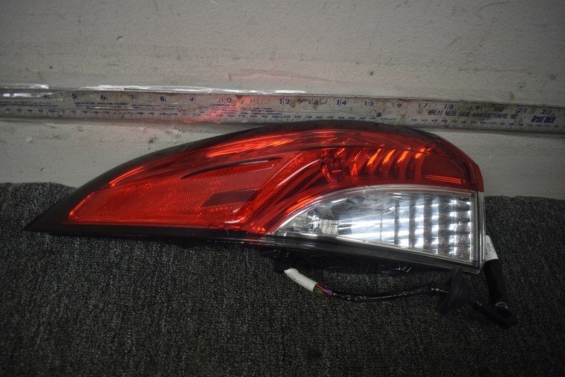 TOYOTA REAR TAIL LIGHT FACTORY OEM