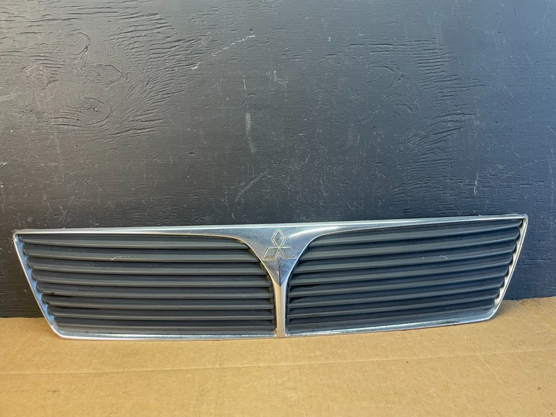 2002 2003 Mitsubishi Lancer Front Upper Radiator Grille Grill OEM AC5093 DG