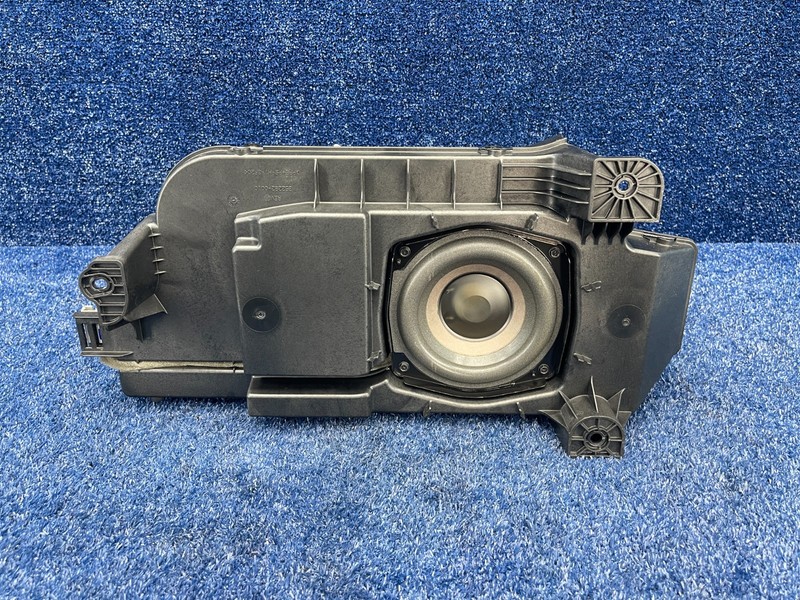 2014-2018 GMC SIERRA 1500 BOSE Audio Subwoofer Speaker Enclosure OEM 151k Miles