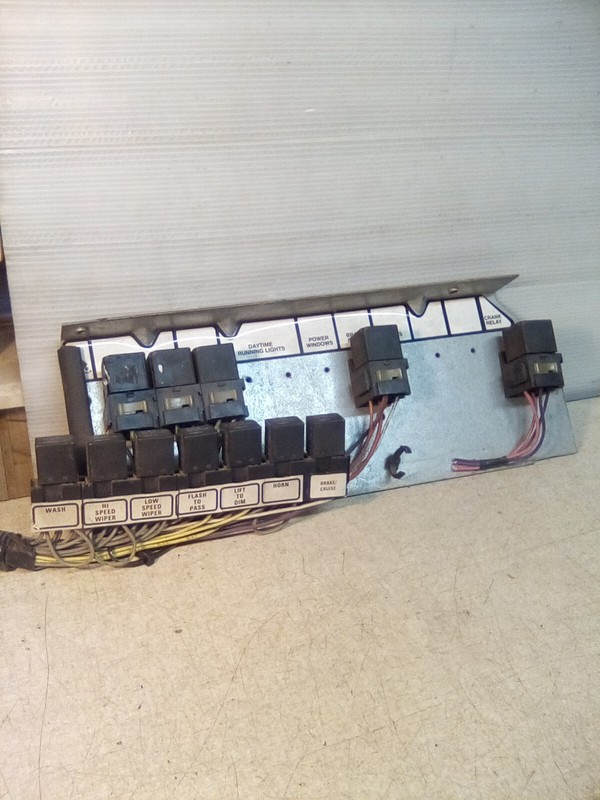 2000 International 4700 Fuse W/ Bracket
