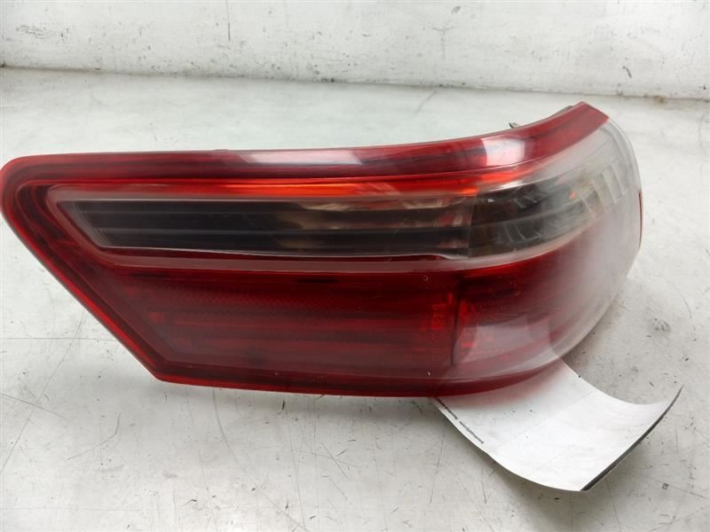 07-09 TOYOTA CAMRY LE DRIVER SIDE REAR QUARTER MOUNTED TAIL LIGHT