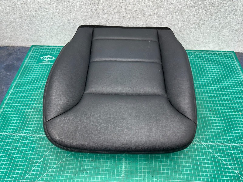 06-11 Mercedes ML350 W164 - FRONT RIGHT PASSENGER BOTTOM LOWER SEAT CUSHION OEM