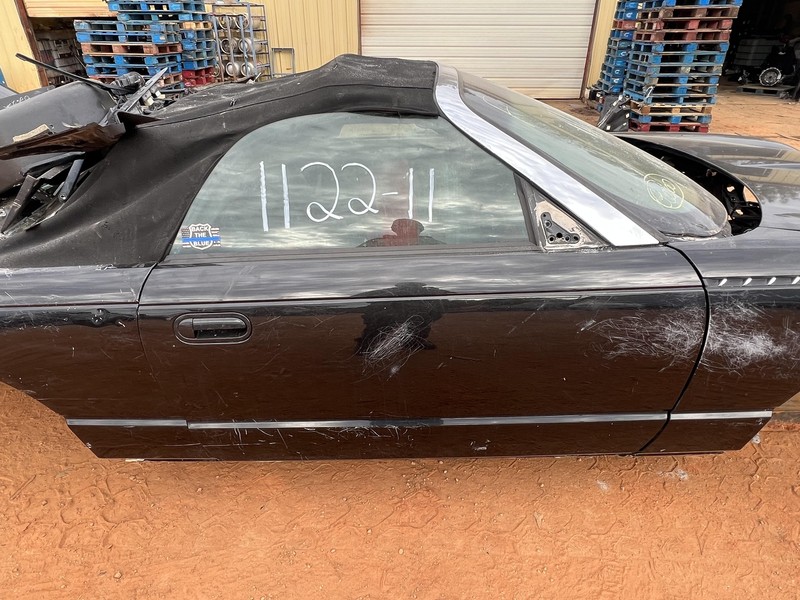 2002-2005 FORD THUNDERBIRD RIGHT PASSENGER SIDE DOOR ASSEMBLY OEM HAS SCRATCHES