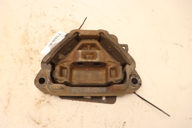 2008-2017 FREIGHTLINER CASCADIA 125 DD13 ENGINE MOUNT SUPPORT 01-34070-000 OEM