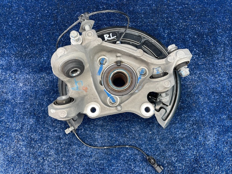 2016–2024 Chevrolet Camaro Rear Left Steering Knuckle With Hub OEM