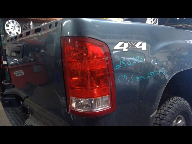 Passenger Tail Light Pickup With Box Fits 07-14 SIERRA 2500 PICKUP 1632105