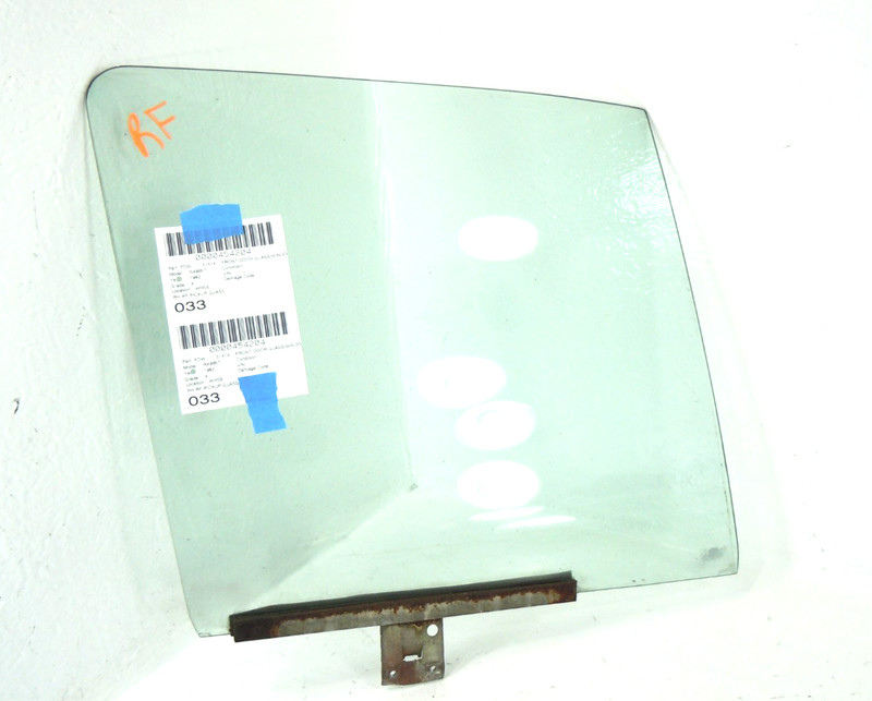 1975-1984 Volkswagen Rabbit Front Door Window Glass Passenger Right OEM 4 Door