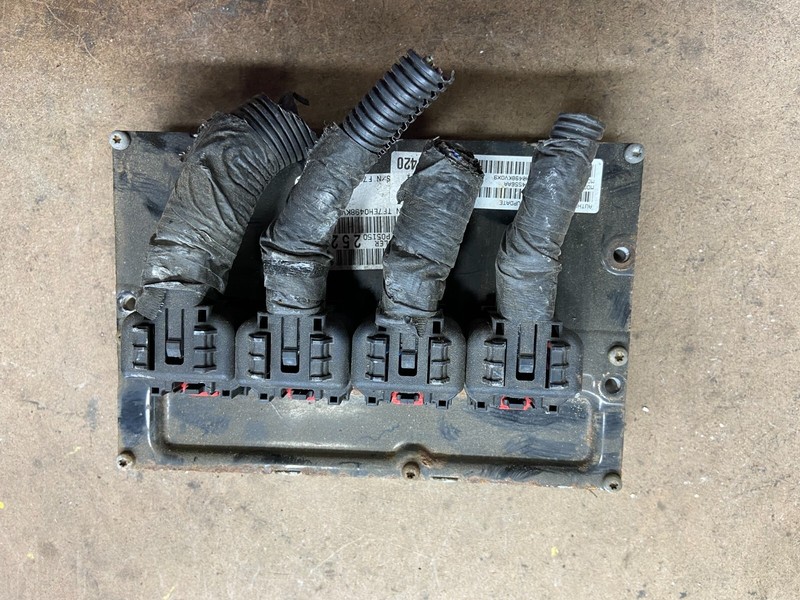2008 2009Caravan Town & Country 3.3L Engine Control p68044556aa N0286 DG