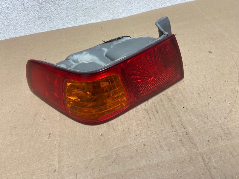 2000 to 2001 Toyota Camry Tail Light Left Driver Lh Side OEM AE4988 LK